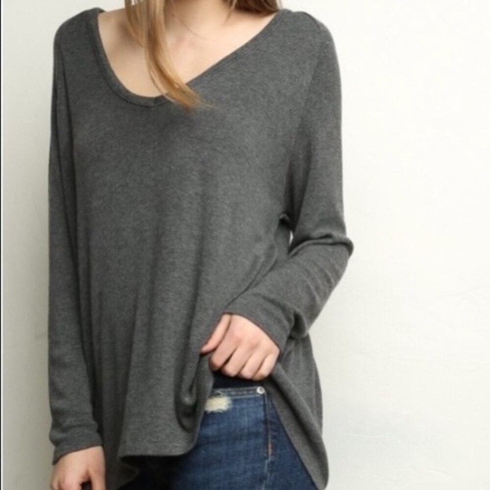 Brandy Melville Women's Gray Long Sleeve Tee Shirt